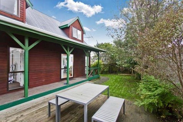 Photo of property in 24 Karamu Street, Te Atatu Peninsula, Auckland, 0610