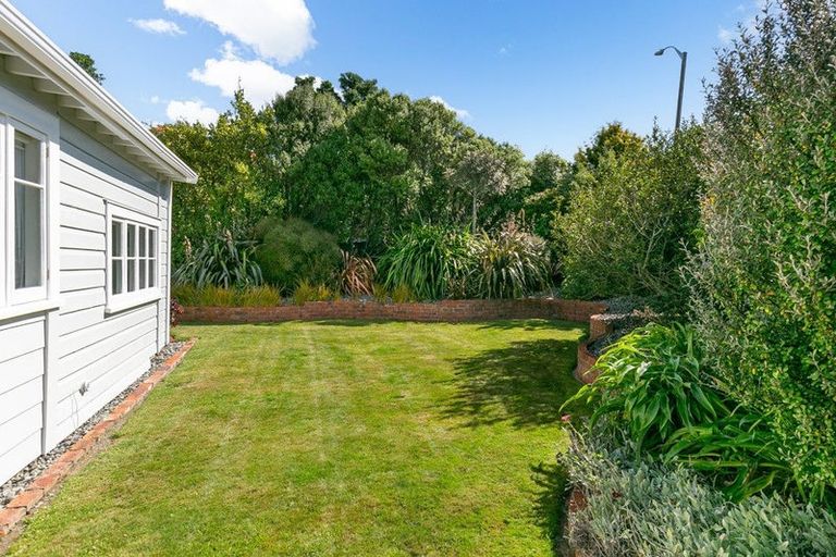 Photo of property in 8 Clifford Road, Johnsonville, Wellington, 6037