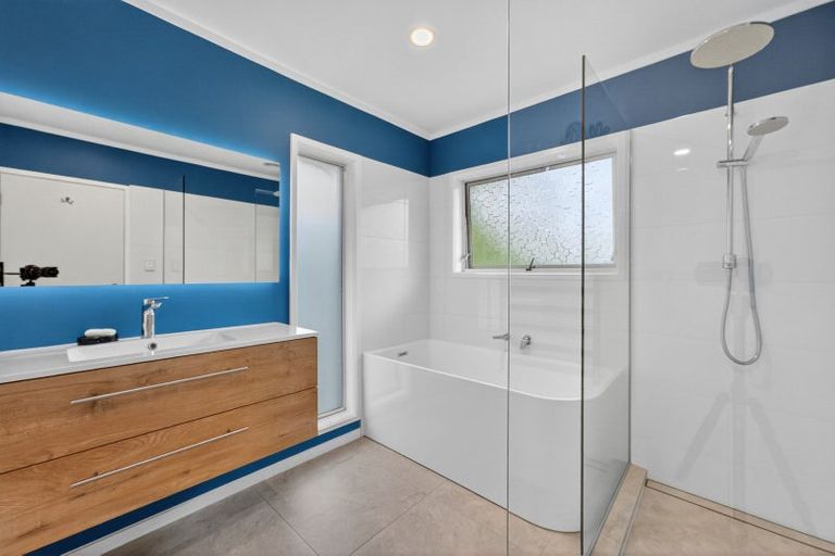Photo of property in 27 Amorino Drive, Red Beach, 0932