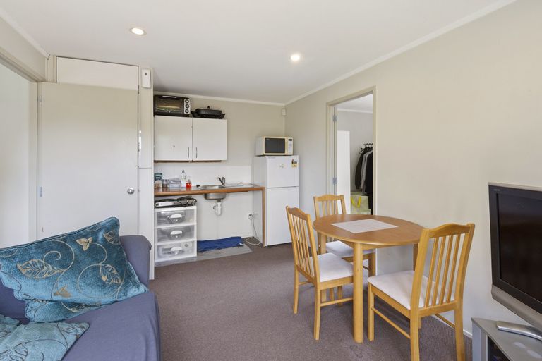 Photo of property in 208 Mahia Road, Weymouth, Auckland, 2103