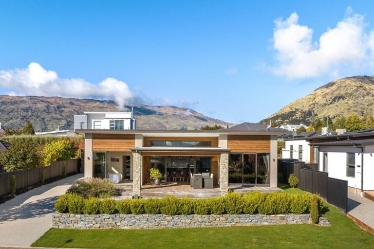 Photo of property in 7 Daniels Terrace, Wanaka, 9305