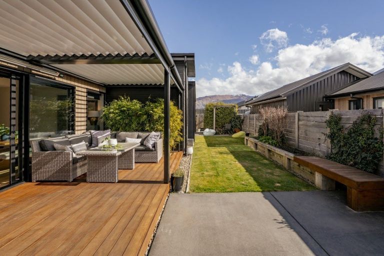 Photo of property in 4 Pounamu Avenue, Albert Town, Wanaka, 9305