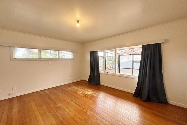 Photo of property in 8 Fatima Street, Redwood, Christchurch, 8051