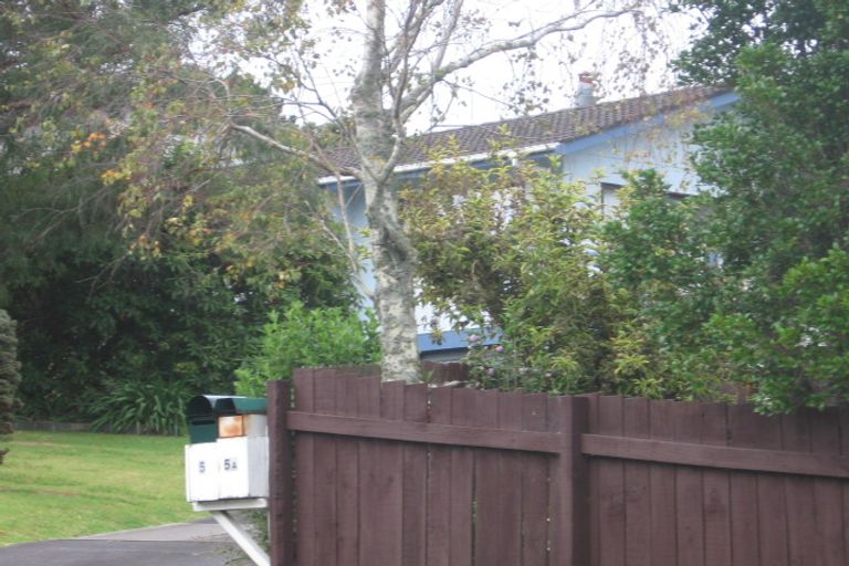Photo of property in 2/5 Lancelot Place, Glenfield, Auckland, 0629