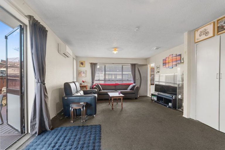 Photo of property in 2/28 Prestons Road, Redwood, Christchurch, 8051