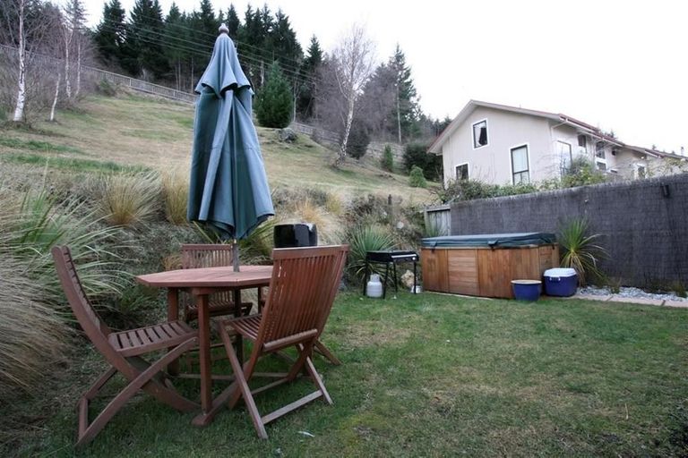 Photo of property in 8b Sainsbury Road, Fernhill, Queenstown, 9300