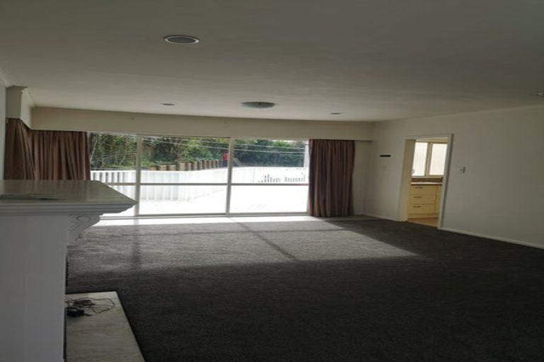 Photo of property in 90 Beach Road, Mellons Bay, Auckland, 2014