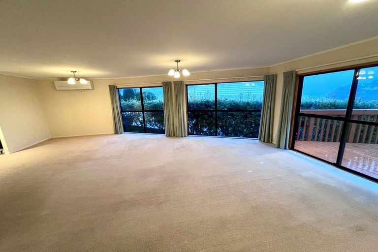 Photo of property in 1 Elgin Place, Red Beach, 0932