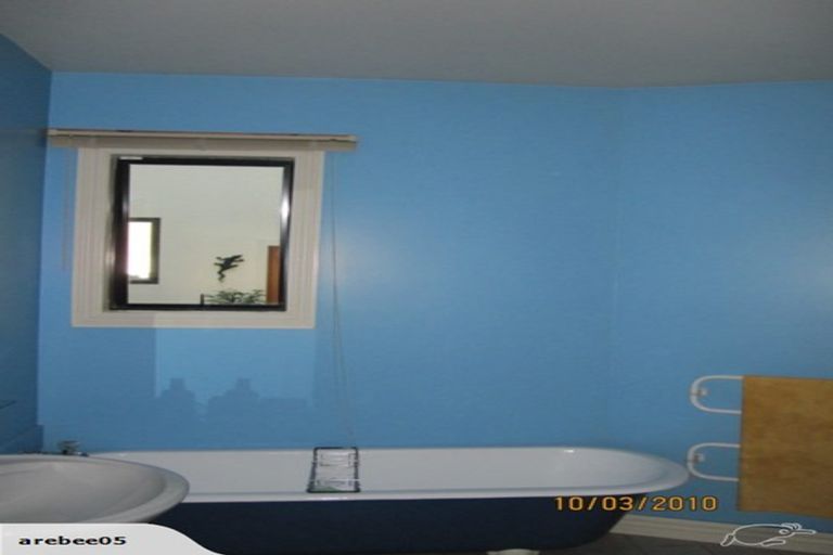 Photo of property in Endeavour Apartments, 13/125u Thorndon Quay, Pipitea, Wellington, 6011