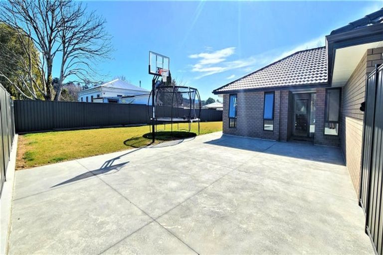Photo of property in 2 Bibby Street, Waipawa, 4210
