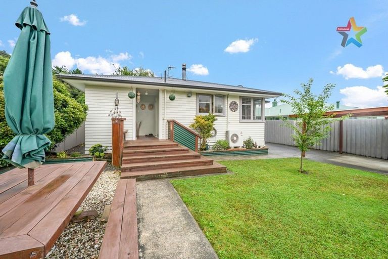 Photo of property in 5 Kowhai Street, Wainuiomata, Lower Hutt, 5014