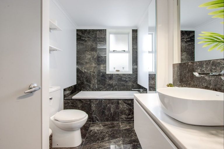 Photo of property in 12 Hinton Road, Taradale, Napier, 4112