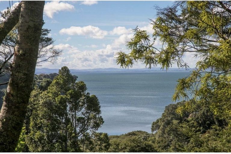 Photo of property in 125 Laingholm Drive, Laingholm, Auckland, 0604