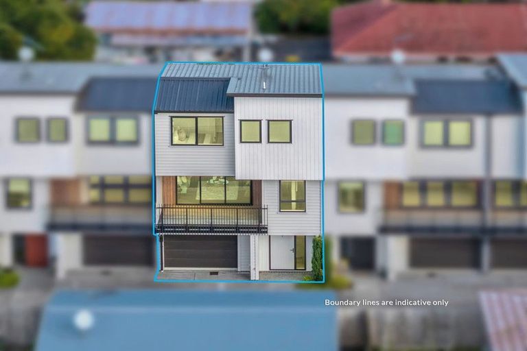 Photo of property in 5/5 Peachgrove Road, Te Atatu Peninsula, Auckland, 0610