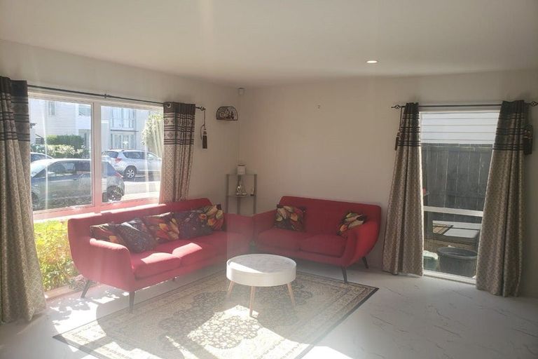 Photo of property in 43 Treestump Road, Takanini, 2112