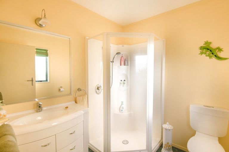 Photo of property in 2a Cambridge Terrace, Taradale, Napier, 4112