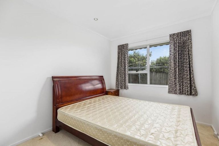 Photo of property in 94 Lynwood Road, New Lynn, Auckland, 0600