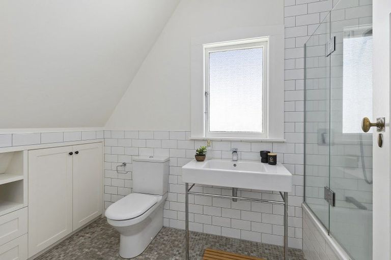 Photo of property in 17 Ludlam Street, Seatoun, Wellington, 6022