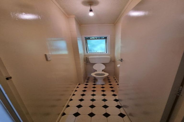 Photo of property in 2 Konini Road, Titirangi, Auckland, 0604