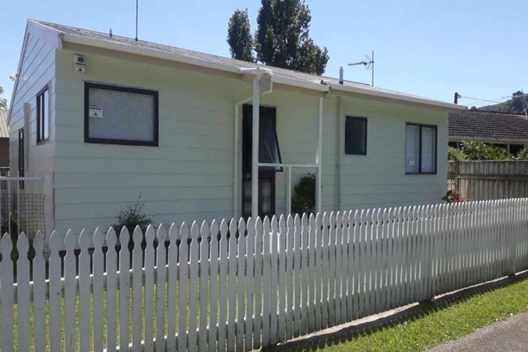 Photo of property in 1f2 Glenbrook Grove, Naenae, Lower Hutt, 5011