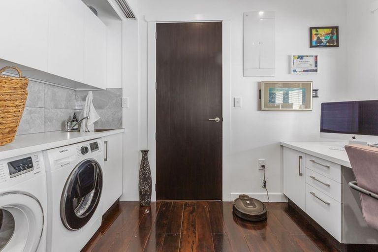 Photo of property in 24 Walter Road, Lowry Bay, Lower Hutt, 5013