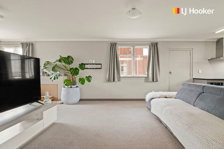 Photo of property in 73 Macandrew Road, South Dunedin, Dunedin, 9012