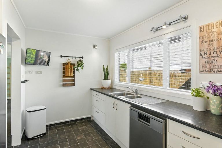 Photo of property in 13 Walton Road, Paraparaumu Beach, Paraparaumu, 5032