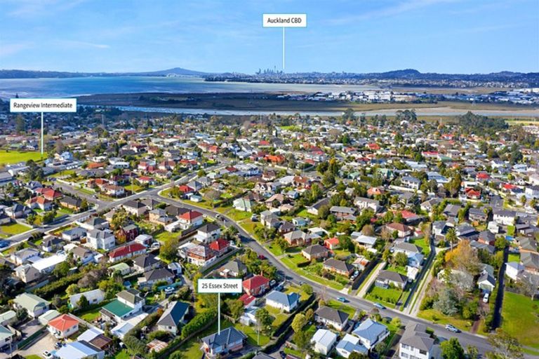 Photo of property in 25 Essex Street, Te Atatu South, Auckland, 0610