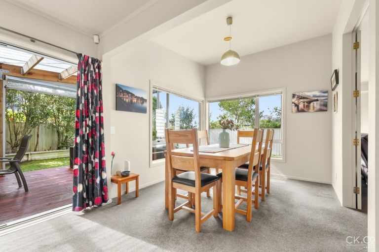 Photo of property in 18 Arahiwi Grove, Tirohanga, Lower Hutt, 5010