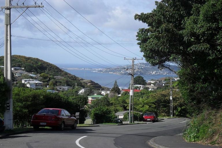 Photo of property in 131 Ruskin Road, Newlands, Wellington, 6037
