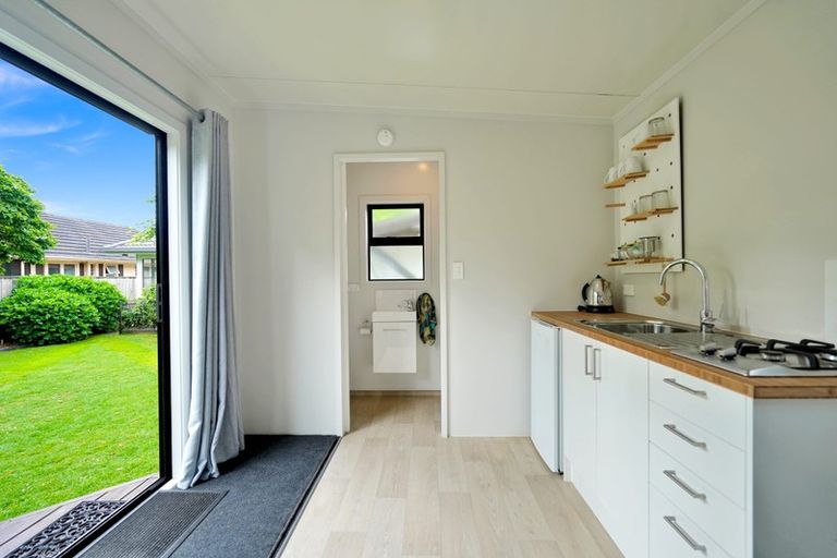 Photo of property in 14 Harbour View Road, Te Atatu Peninsula, Auckland, 0610