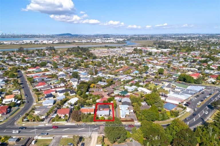 Photo of property in 159 Te Atatu Road, Te Atatu South, Auckland, 0610