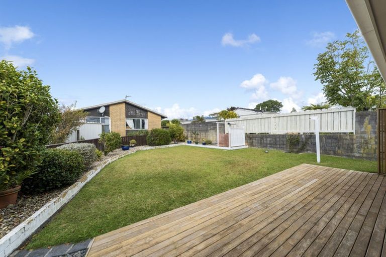 Photo of property in 2/9 Annette Avenue, Te Atatu South, Auckland, 0610