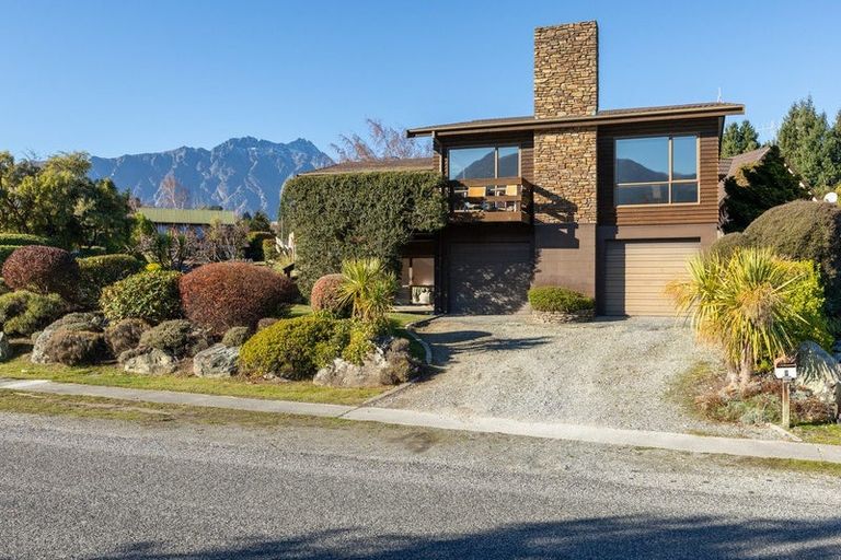 Photo of property in 9 Oregon Drive, Kelvin Heights, Queenstown, 9300
