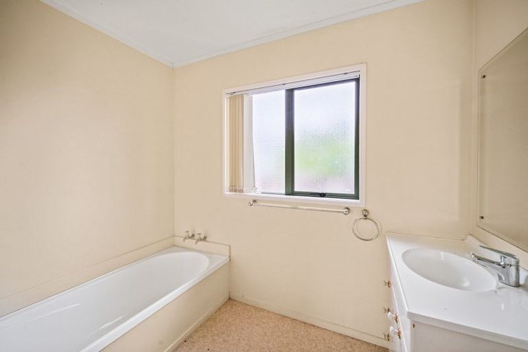 Photo of property in 9a Karamu Street, Te Atatu Peninsula, Auckland, 0610