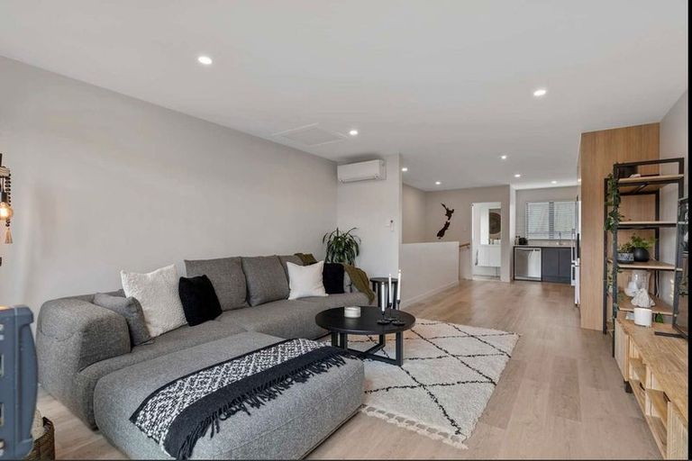 Photo of property in 6 Parenga Lane, Kumeu, 0810