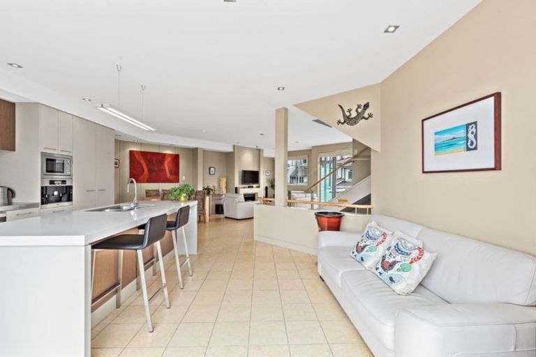 Photo of property in 28 Little Compton Mews, Snells Beach, 0920