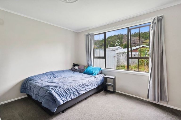 Photo of property in 414 Stokes Valley Road, Stokes Valley, Lower Hutt, 5019