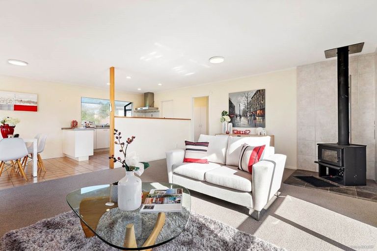 Photo of property in 106 Seymour Road, Sunnyvale, Auckland, 0612