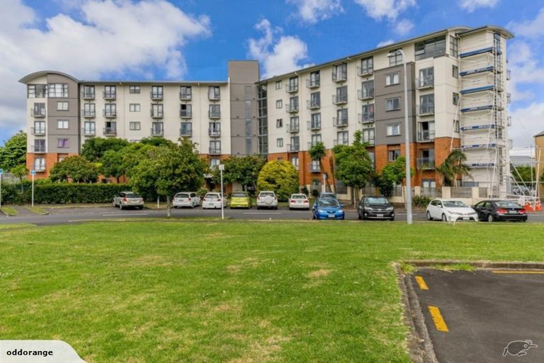 Photo of property in 2o/10 Crown Lynn Place, New Lynn, Auckland, 0600
