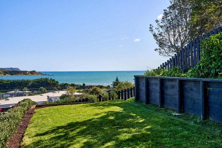 Photo of property in 9 Mana View Road, Paremata, Porirua, 5026