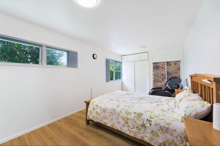 Photo of property in 57 Divich Avenue, Te Atatu South, Auckland, 0610