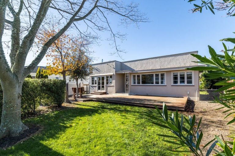 Photo of property in 33 Avondale Road, Taradale, Napier, 4112
