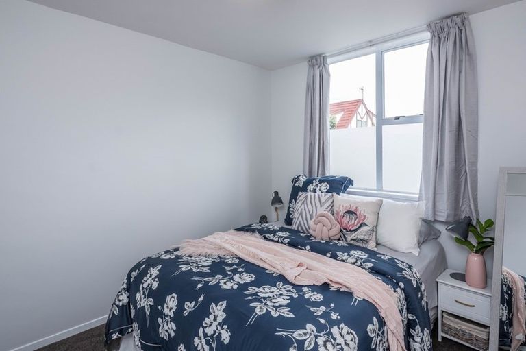 Photo of property in 127u1 Queens Drive, Lyall Bay, Wellington, 6022