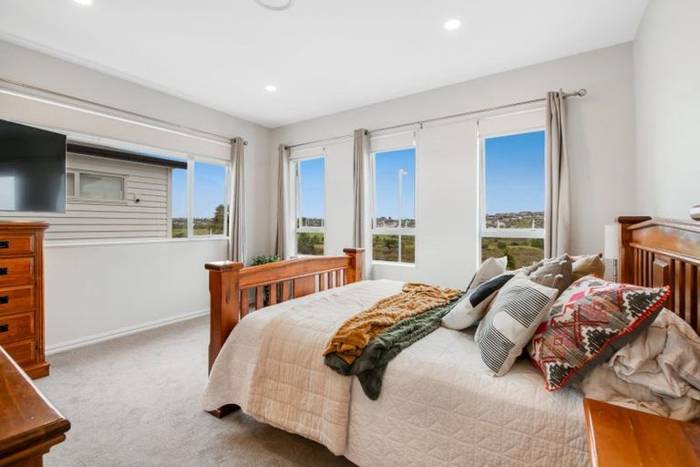 Photo of property in 140 Arran Point Parade, Orewa, 0931