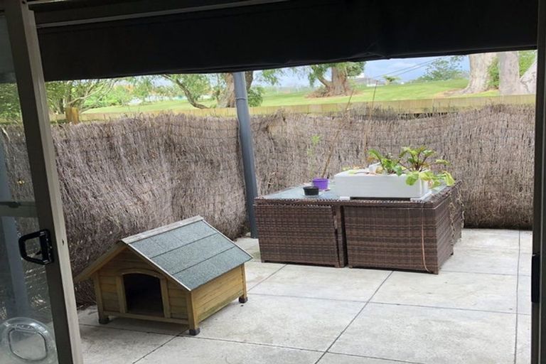 Photo of property in 8/85 Portage Road, New Lynn, Auckland, 0600