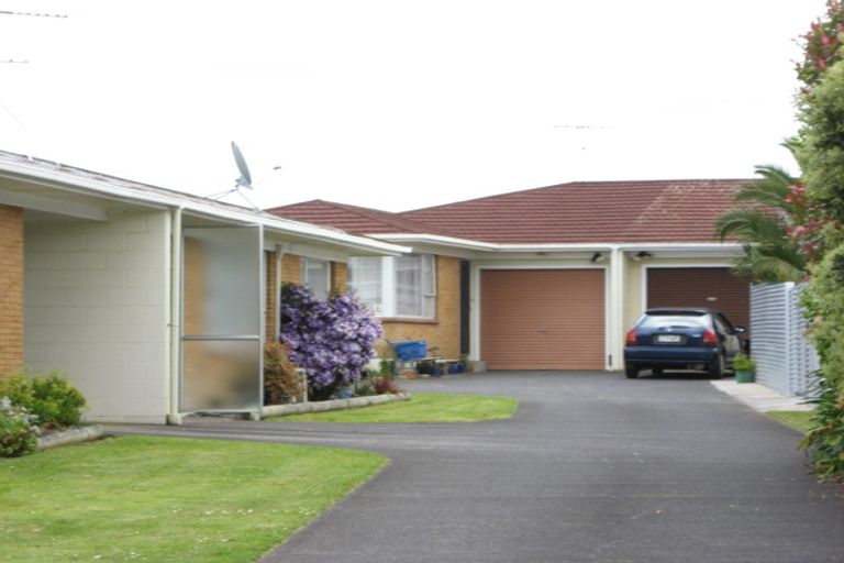 Photo of property in 2/13 Collie Road, Pukekohe, 2120