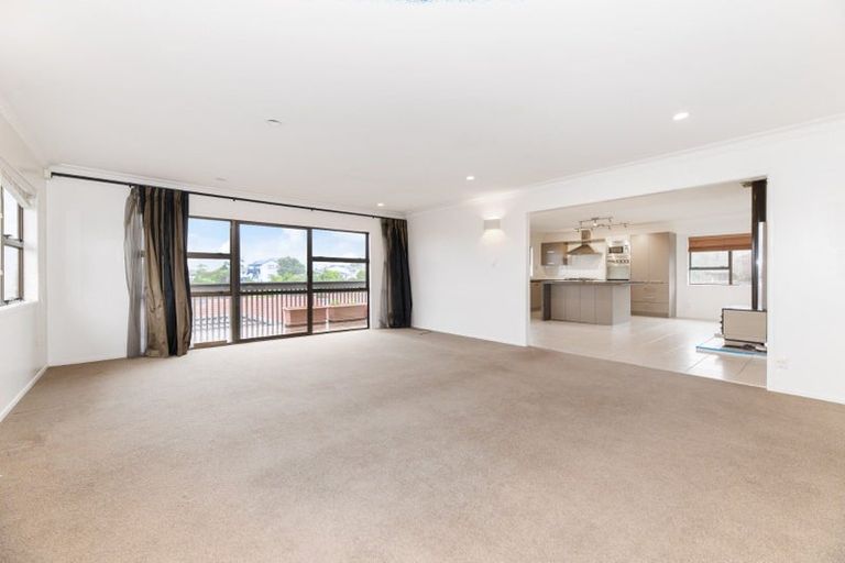 Photo of property in 9 White Heron Drive, Massey, Auckland, 0614