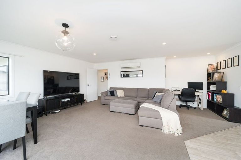 Photo of property in 6 Wescombe Grove, Feilding, 4702