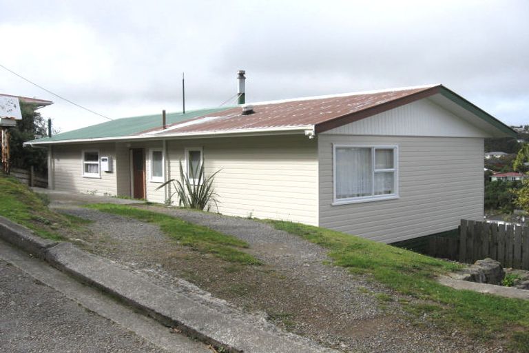 Photo of property in 5 Innes Way, Newlands, Wellington, 6037